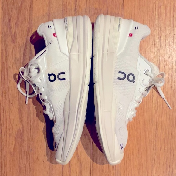 On Running White Athletic Shoes - Picture 4 of 9